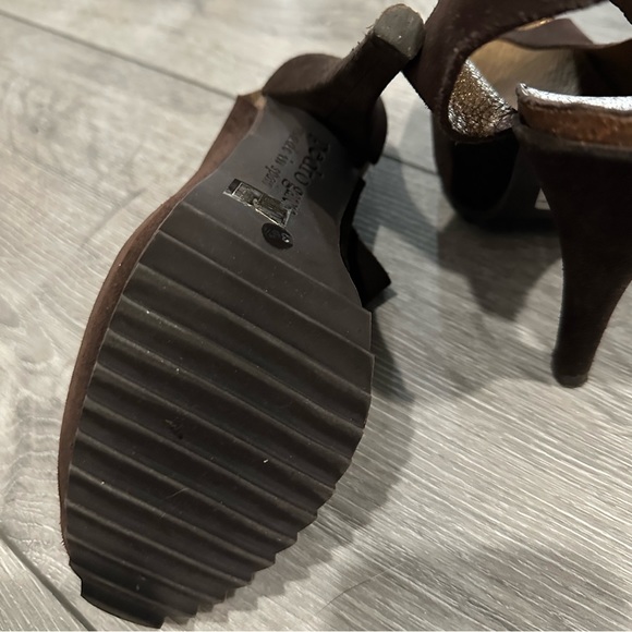 Gorgeous brown suede Pedro Garcia sandals - Picture 4 of 4